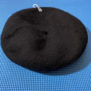Forever 21 Black Beret *FREE GIFT with 2+ bundle!*